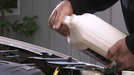MotoMaster Long-life Premixed Antifreeze/Coolant - image 8 from the video
